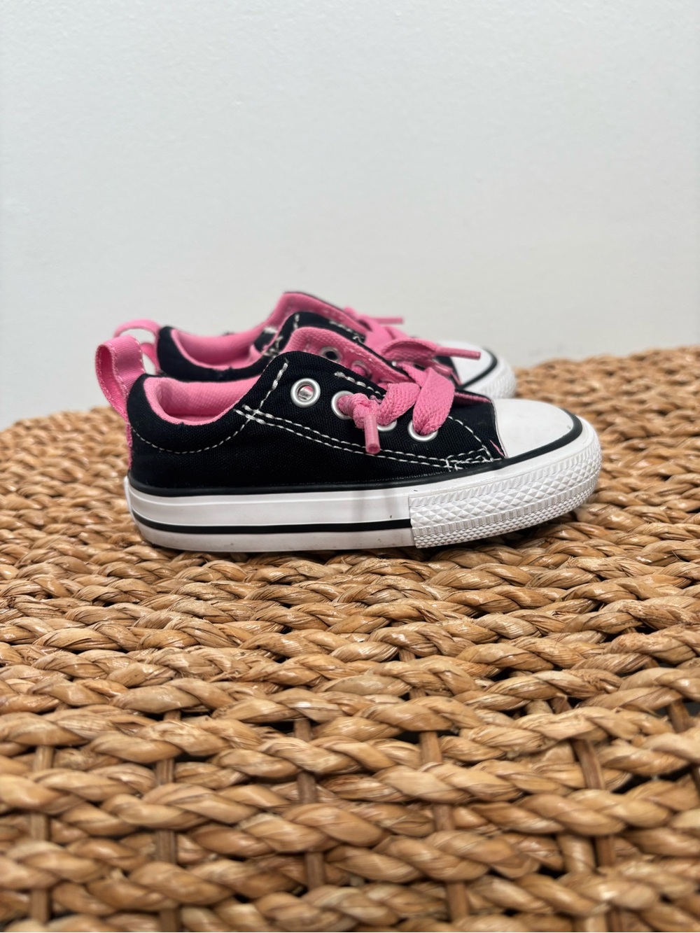 Little Girl Toddler Converse All Star Low Top Sneakers Size 5, Black White Pink